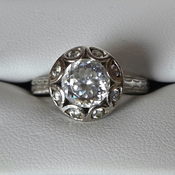 Elegant TACORI Silver Ring with Diamonique Accents - Picture 3 of 8